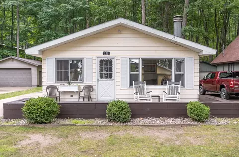 255 Robbins, Roscommon, MI 48653