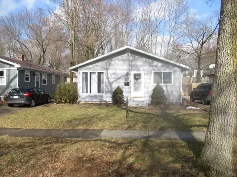 865 Carrier Crk, Grand Rapids, MI 49503