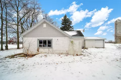 Exterior - 7640 Clark Lk, Jackson, MI 49201 photo 4 of 5