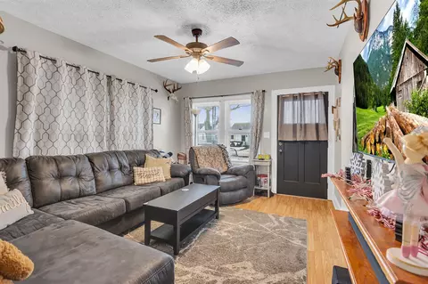 Living - 550 Sparks, Jackson, MI 49202 photo 2 of 2