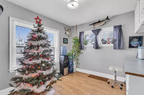 Entry Way - 550 Sparks, Jackson, MI 49202 photo 1 of 3