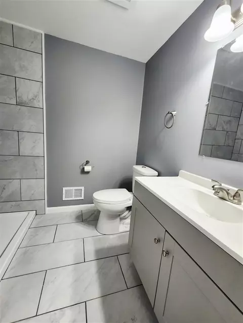 Bath - 1955 Westbrook, Jackson, MI 49201 photo 2 of 3