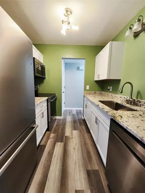Kitchen - 1955 Westbrook, Jackson, MI 49201 photo 2 of 3