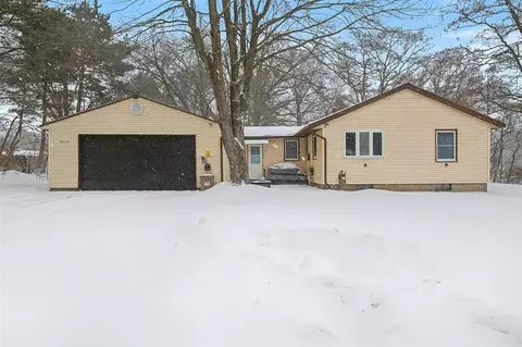 4062 Eastlake, Norton Shores, MI 49444