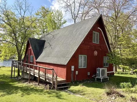45601 Peninsula, Grand Junction, MI 49056