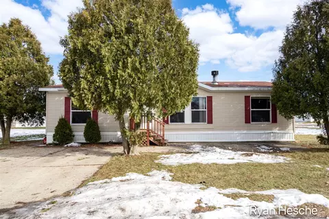 360 E Tuttle #82, Ionia, MI 48846