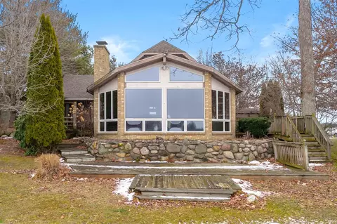 41772 N N Park, Paw Paw, MI 49079