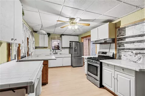 Kitchen - 403 Keyes, Parchment, MI 49004 photo 1 of 2