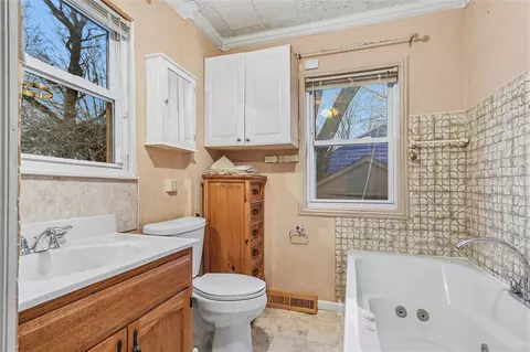 Bath - 403 Keyes, Parchment, MI 49004 photo 1 of 2