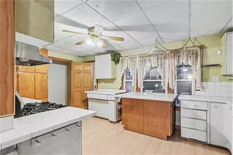 Kitchen - 403 Keyes, Parchment, MI 49004 photo 2 of 2