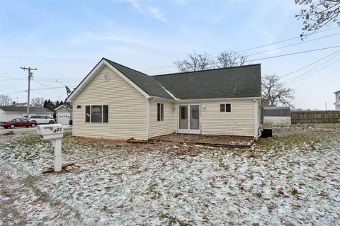 321 Ackerson Lk, Jackson, MI 49201