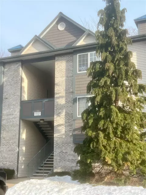 18372 N N Rdg #8, Spring Lake, MI 49456