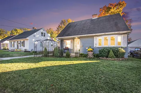 856 Colrain, Wyoming, MI 49509