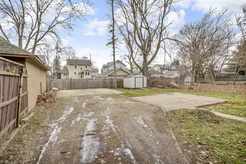 Exterior - 110 N Thompson, Jackson, MI 49202 photo 6 of 6