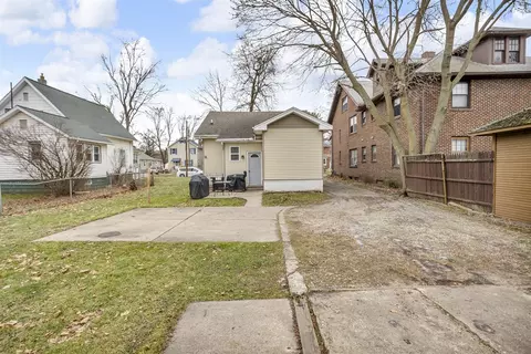 Exterior - 110 N Thompson, Jackson, MI 49202 photo 4 of 6