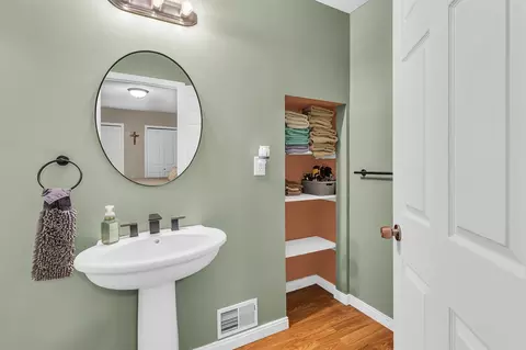 Bath - 110 N Thompson, Jackson, MI 49202 photo 1 of 3