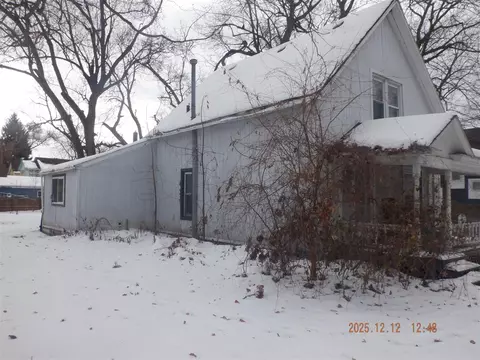 2105 E Ganson, Jackson, MI 49202 photo 2
