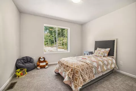 Bedroom - 12712 S Elder, Grant, MI 49327 photo 3 of 4