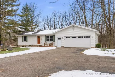 10719 Alpine, Sparta, MI 49345