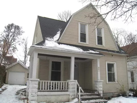 952 Logan, Grand Rapids, MI 49506