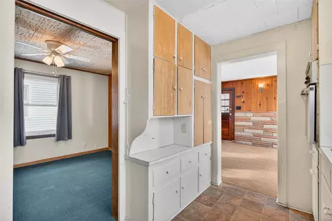 Entry Way - 907 N Elm, Jackson, MI 49202 photo 1 of 2