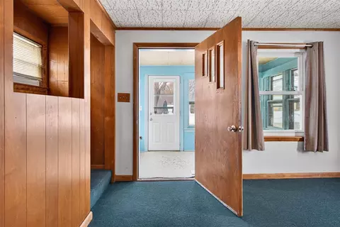 Entry Way - 907 N Elm, Jackson, MI 49202 photo 2 of 2