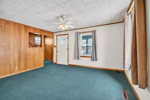 Living - 907 N Elm, Jackson, MI 49202 photo 9 of 9