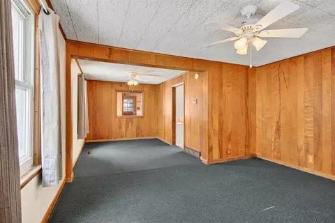 Living - 907 N Elm, Jackson, MI 49202 photo 6 of 9