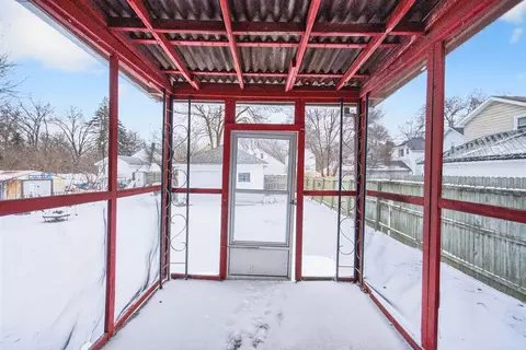Exterior - 907 N Elm, Jackson, MI 49202 photo 5 of 10