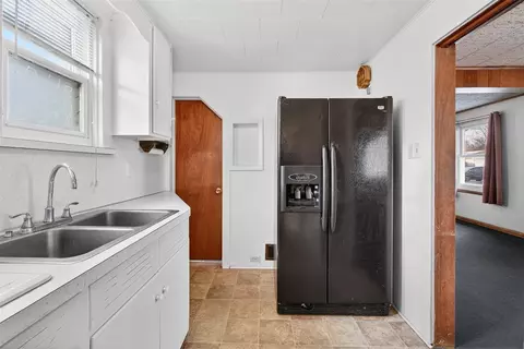 Kitchen - 907 N Elm, Jackson, MI 49202 photo 5 of 5