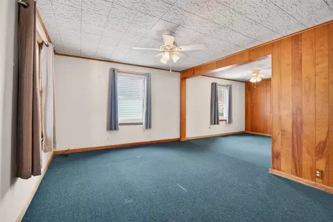 Living - 907 N Elm, Jackson, MI 49202 photo 7 of 9