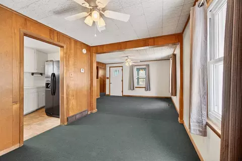 Living - 907 N Elm, Jackson, MI 49202 photo 4 of 9