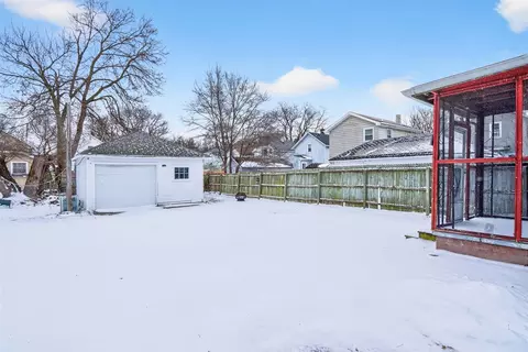 Exterior - 907 N Elm, Jackson, MI 49202 photo 9 of 10