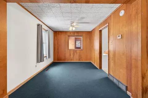 Living - 907 N Elm, Jackson, MI 49202 photo 5 of 9