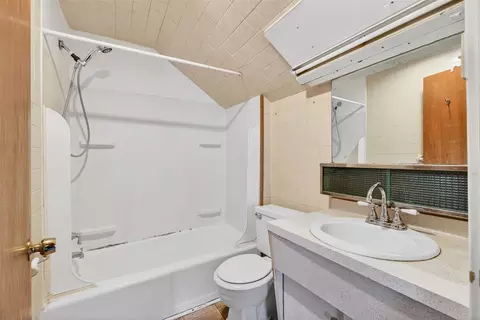 Bath - 907 N Elm, Jackson, MI 49202 photo 1 of 2