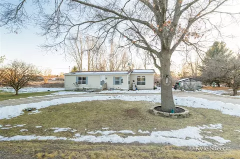 2917 W Lincoln, Ionia, MI 48846
