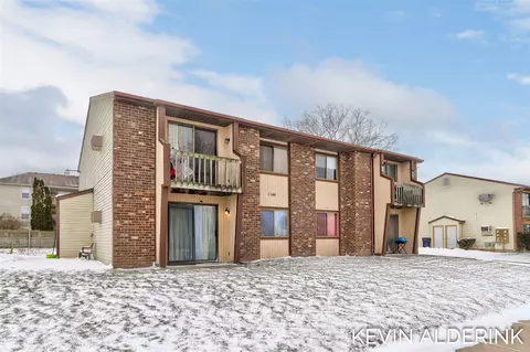 1144 Country, Holland, MI 49423