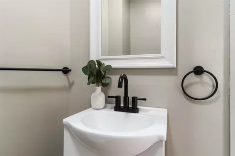 Bath - 309 N N Park, Jackson, MI 49201 photo 2 of 6