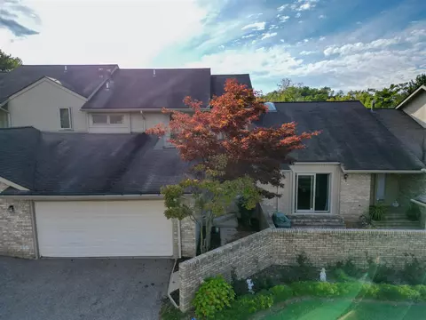 4291 Foxpointe, West Bloomfield, MI 48323