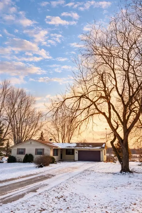 17903 English, Manchester, MI 48158