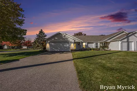 2933 Willow Vw, Holland, MI 49424