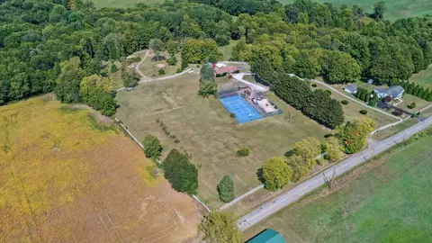 5563 Spring Crk, Three Oaks, MI 49128