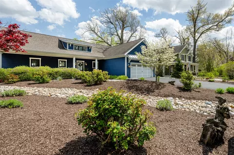 11087 Lake Shr, Berrien Springs, MI 49103