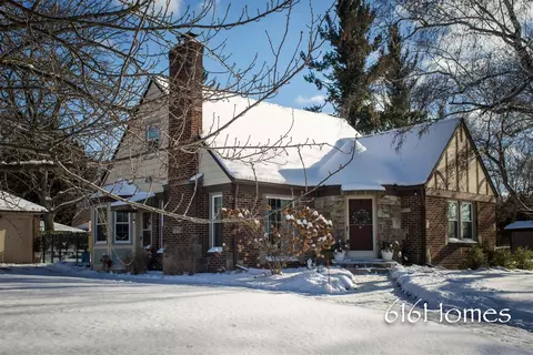 2450 Oakwood, Grand Rapids, MI 49505
