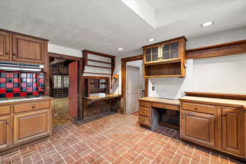 Kitchen - 735 Renshaw, Clawson, MI 48017 photo 5 of 5