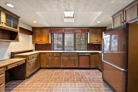 Kitchen - 735 Renshaw, Clawson, MI 48017 photo 1 of 5