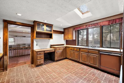 Kitchen - 735 Renshaw, Clawson, MI 48017 photo 2 of 5