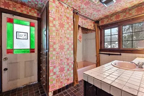 Bath - 735 Renshaw, Clawson, MI 48017 photo 5 of 7