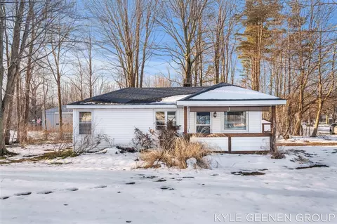 1833 Ottawa Bch, Holland, MI 49424