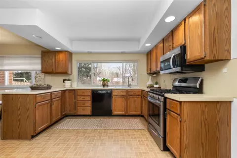 Kitchen - 2881 N Baylis, Ann Arbor, MI 48108 photo 4 of 7
